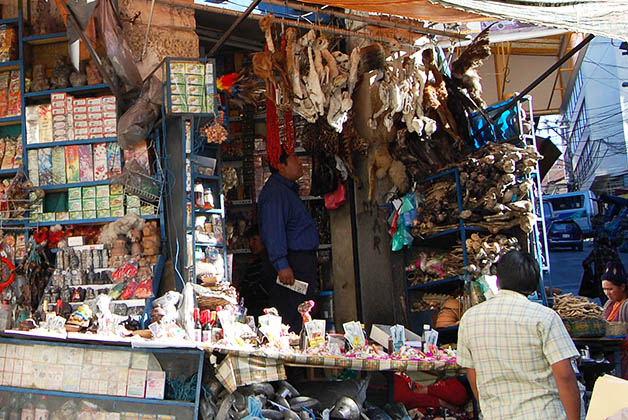 Mercado de las Brujas en La Paz. Foto © Silvia Lucero