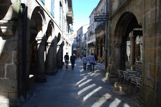 Calle en Santiago de Compostela. Foto © Silvia Lucero