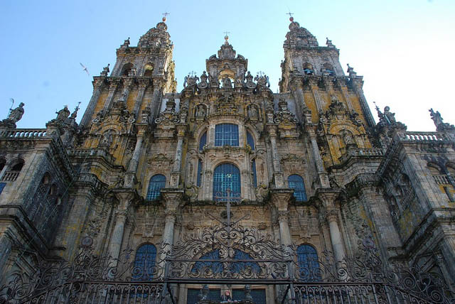 Fachada de la entrada principal de la Catedral de Santiago de Compostela. Foto © Patrick Mreyen