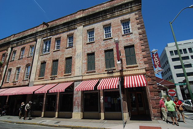 Restaurante de Paula Deen ‘The Lady & Sons’. Foto © Patrick Mreyen