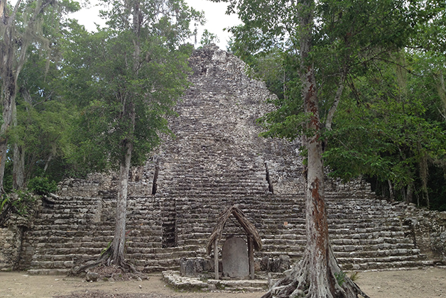 Ruina maya conocida como 'La iglesia'. Foto © Silvia Lucero