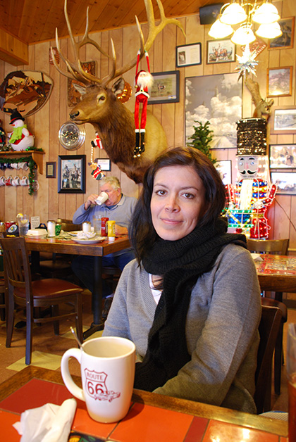 Comiendo en el Westside Lilo´s Cafe en Seligman, Arizona. Foto © Patrick Mreyen