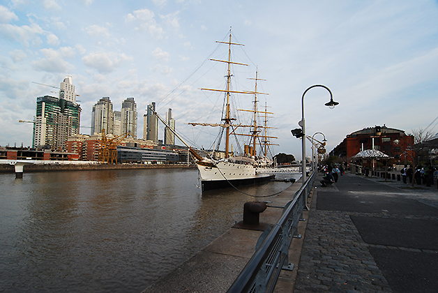 El moderno Puerto Madero. Foto © Patrick Mreyen