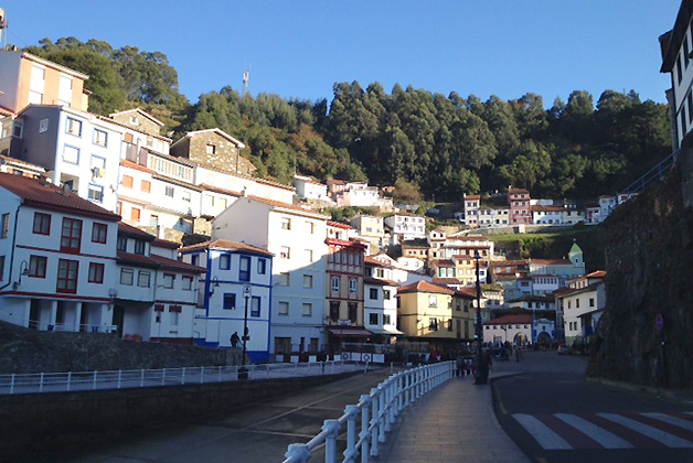 Entrada a Cudillero. Foto © Silvia Lucero