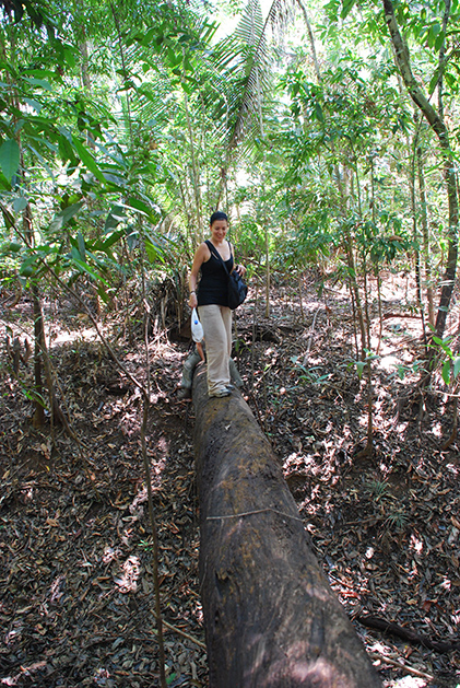 Caminata en el Amazonas. Foto © Patrick Mreyen