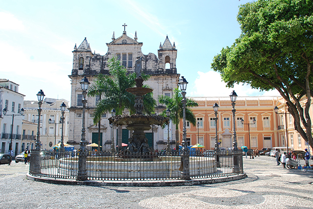 Terreiro de Jesús, al fondo se aprecia la Catedral. Foto © Patrick Mreyen