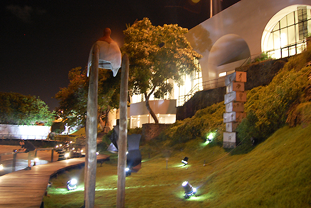 Jardín del Museo de Arte Moderno de Bahía. Foto © Silvia Lucero
