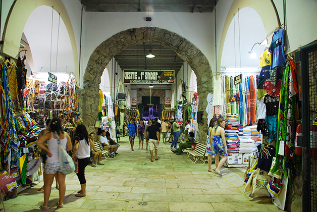 Interior del Mercado Modelo. Foto © Silvia Lucero