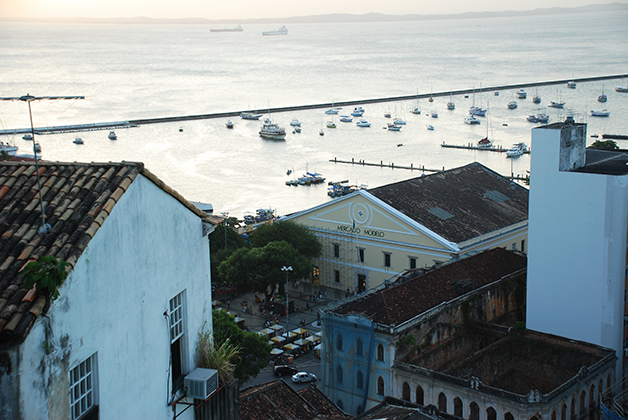 Vista del Mercado Modelo desde la Ciudad Alta. Foto © Patrick Mreyen