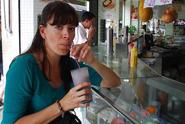 Con mi jugo de acaí en Sao Paulo. Foto © Patrick Mreyen 