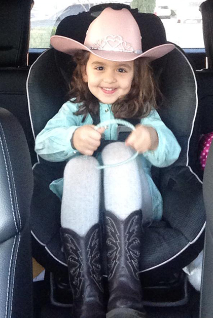 Mi sobrina Paulina lista para ir a la escuela en el Go Texan Day. Foto © Miguel Lucero