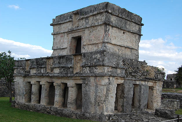 Los edificios de la zona arqueológica se encuentran muy bien conservados. Foto © Silvia Lucero