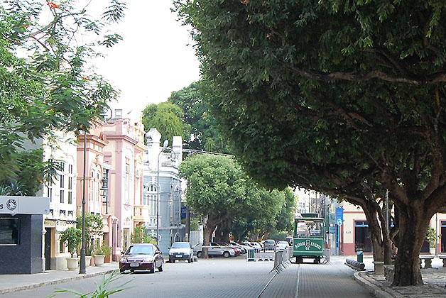 Calle pintoresca de Manaos. Foto © Silvia Lucero