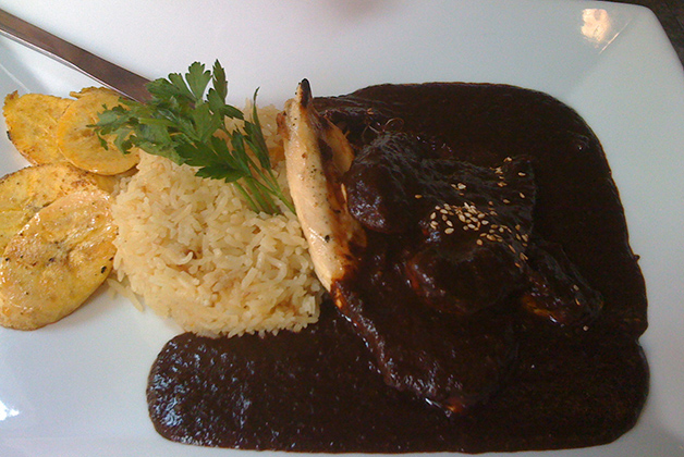 Delicioso mole poblano. Foto © Silvia Lucero