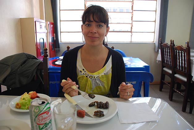 Comiendo en una churrasquería, se ve poquito, pero comes muchísimas carnes. Foto © Patrick Mreyen