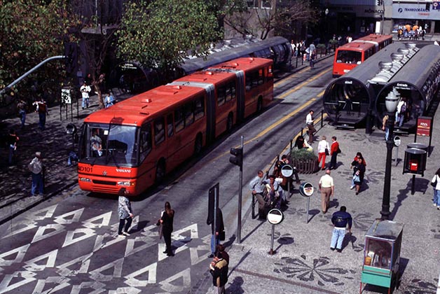 Estação tubo na Rua Presidente Farias. Curitiba Foto: Joel Rocha/SMCS