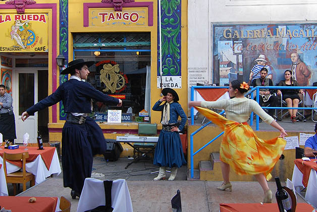 Aquí puedes apreciar los bailes típicos de Argentina. Foto © Patrick Mreyen
