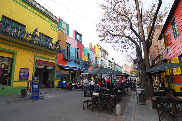 El colorido Caminito está lleno de restaurantes y tiendas. Foto © Patrick Mreyen