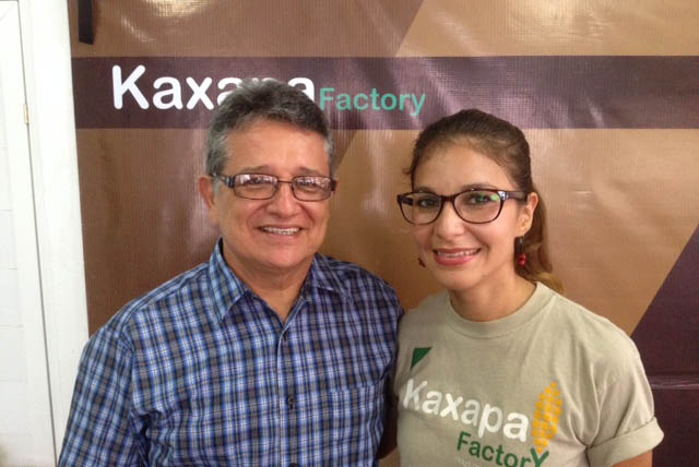 José Ramón Pérez y su hija Naicel Pérez. Foto La Trotamundos