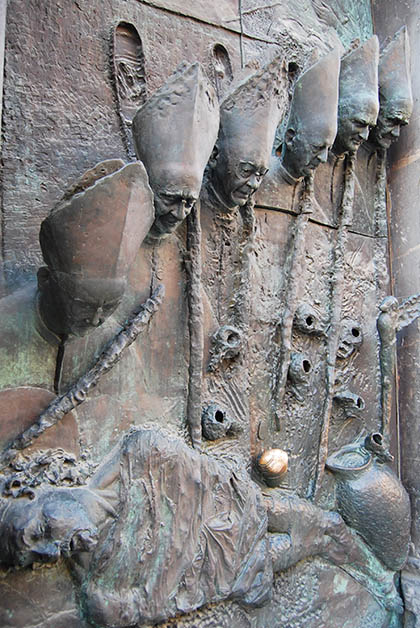 Una de las puertas de la Catedral de San Nicolás. Foto © Silvia Lucero