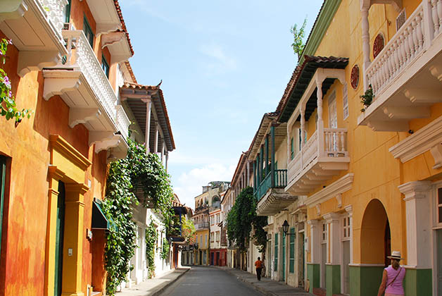 Calle en Cartagena de Indias, Coombia. Foto © Silvia Lucero