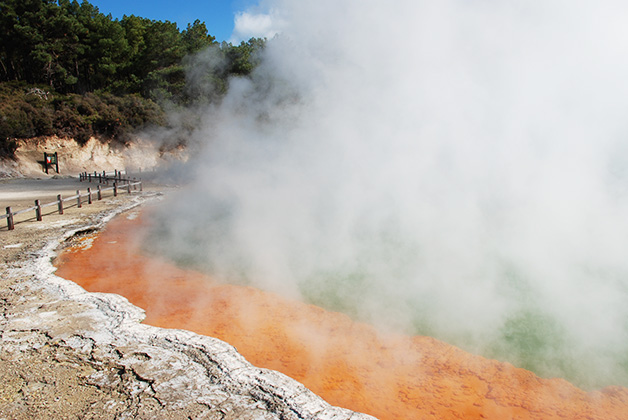 Piscina conocida como Champagne en Wai-O-Tapu. Foto © Patrick Mreyen