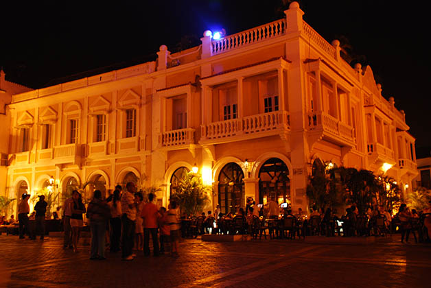 De noche es preciosa la ciudad. Foto © Silvia Lucero