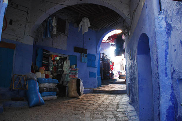 Una ciudad muy pintoresca con sus casas azules y blancas. Foto © Patrick Mreyen