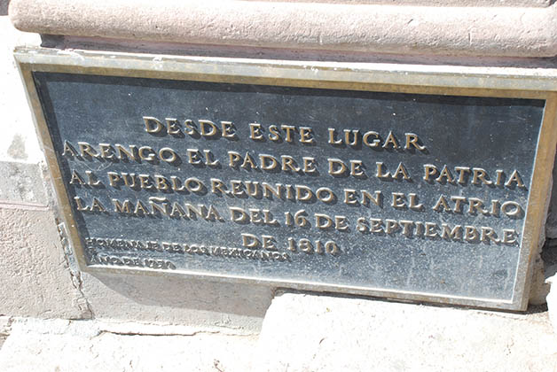 Placa en laparroquia. Foto © Patrick Mreyen