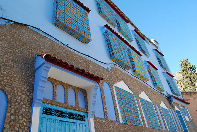 Ventanas que encontrarás en muchas de las casas. Foto © Silvia Lucero