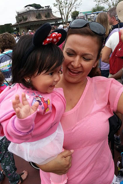 Mi hermana Vanessa con mi sobrina Ivanna. Dice que en estos viajes ahora se divierte más al ver la felicidad de su hija. Foto © Vanessa Lucero