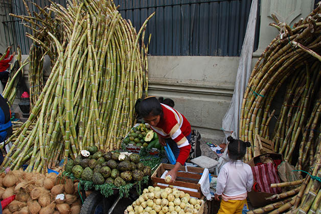 Afuera del Mercado San Pedro. Foto © Silvia Lucero 