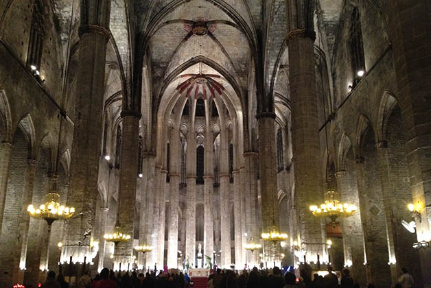 La basílica es el reflejo perfecto de la arquitectura gótica de la época floreciente de Barcelona. Foto © Silvia Lucero