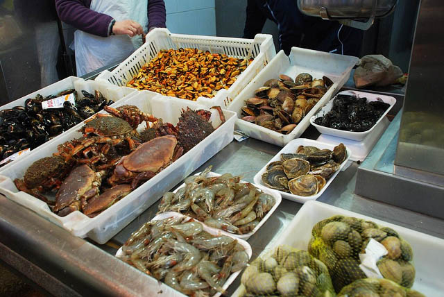 Productos frescos en el mercado. Foto © Silvia Lucero