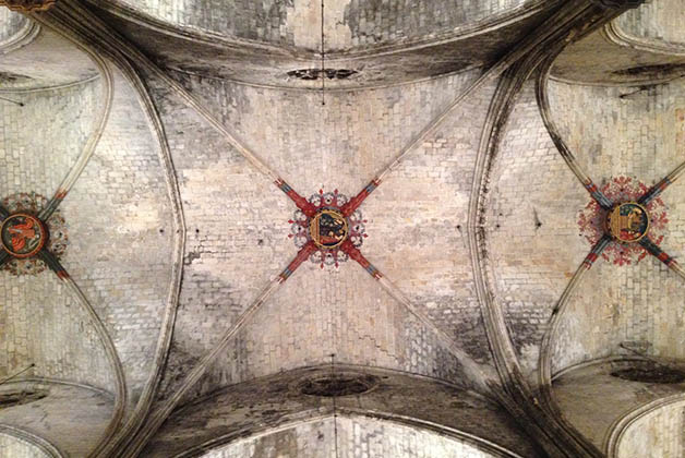 En los techos se pueden apreciar obras de arte con escenas religiosas. Foto © Silvia Lucero