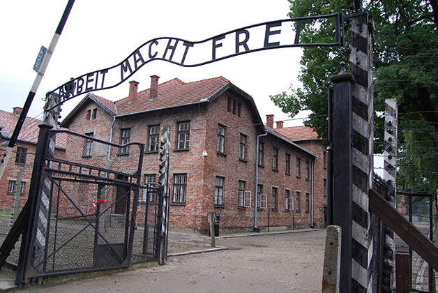 Entrada al Auschwitz. Foto © Silvia Lucero