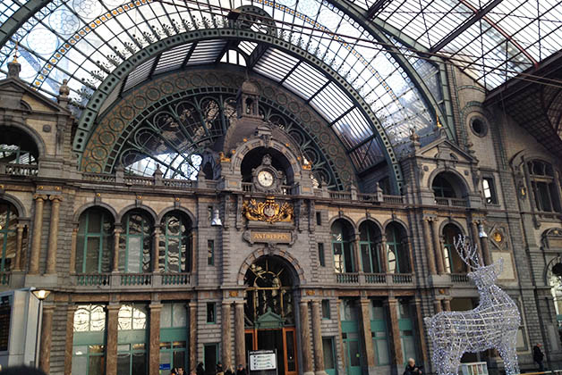 Estación de trenes de Amberes ¡hermosa! Foto © Silvia Lucero