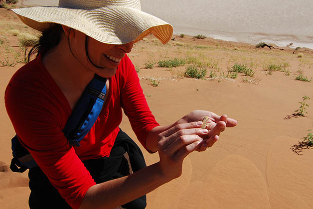 Cogiendo lagartijas, que me encantan. Foto © Patrick Mreyen