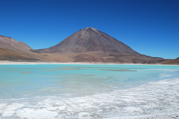 Laguna Verde con volcán al fondo. Foto Patrick Mreyen