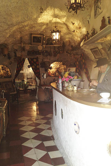 Interior del bar Los Faroles. Foto © Silvia Lucero