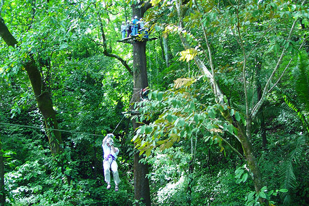 Tirolesa en Costa Rica. Foto © Patrick Mreyen