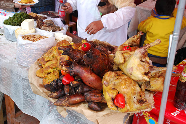 Disfrutando un festival gastronómico en Perú. Foto © Silvia Lucero