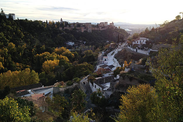 Vistas hacia la Alhambra desde el Sacromonte. Foto © Patrick Mreyen