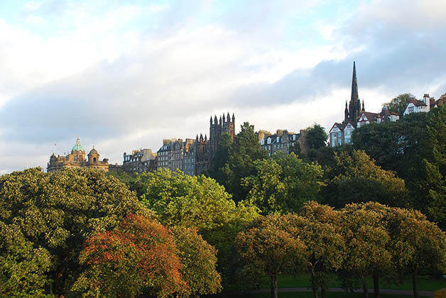 Caminando por el Princes Garden (Jardín de los Príncipes). Foto © Silvia Lucero