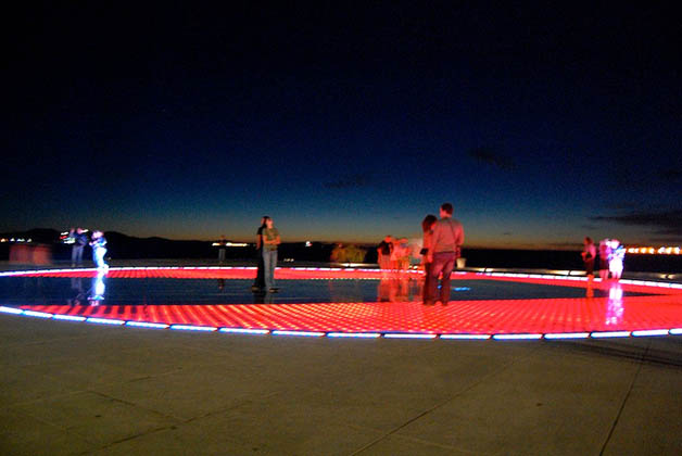 Saludo al Sol en Zadar. Foto © Silvia Lucero