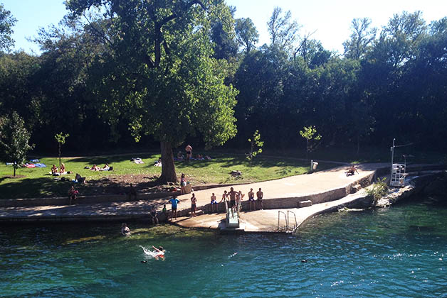 Barton Springs Pool en Zilker Park en Austin. Foto © Patrick Mreyen