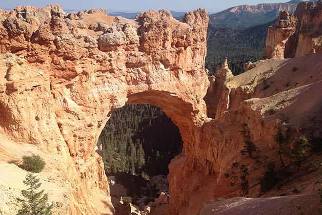 Natural Bridge en el Cañón Bryce. Foto © Patrick Mreyen