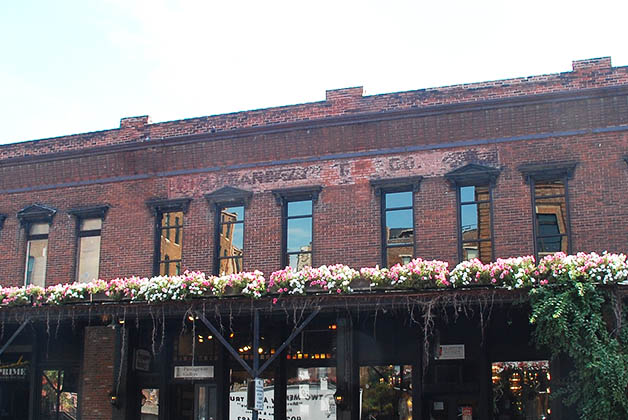 Edificio en el Old Market. Foto © Patrick Mreyen