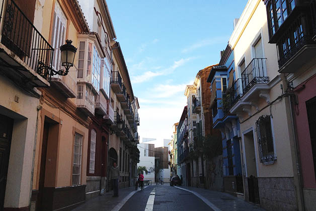 Calle del Centro Histórico de Málaga. ¿No te gustaría hospedarte por ahí? Foto © Silvia Lucero