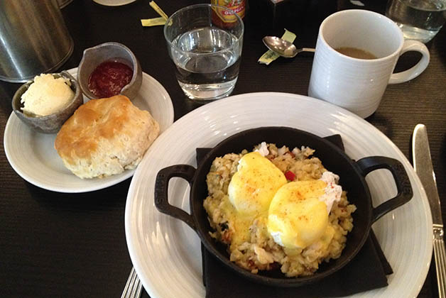 Desayuno en el FireLake, el restaurante del hotel. Foto © Patrick Mreyen